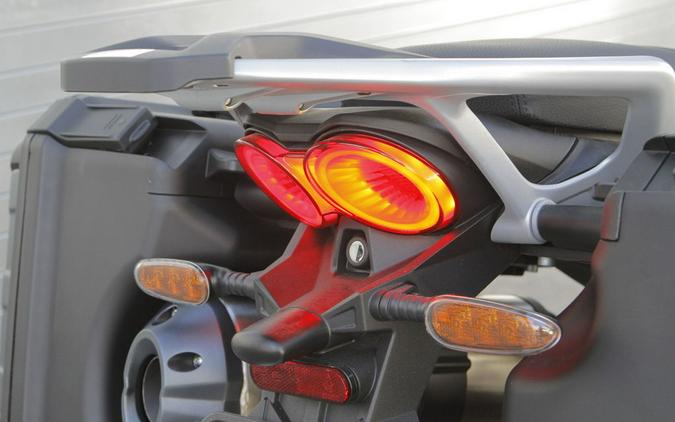 2025 Moto Guzzi V85 TT Travel