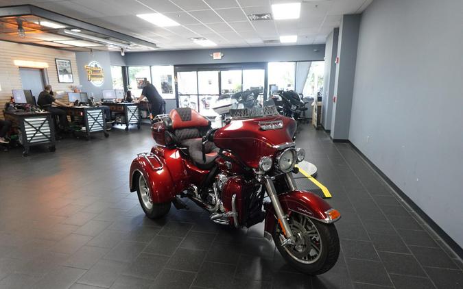 2017 Harley-Davidson Tri Glide Ultra FLHTCUTG