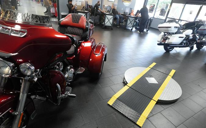 2017 Harley-Davidson Tri Glide Ultra FLHTCUTG