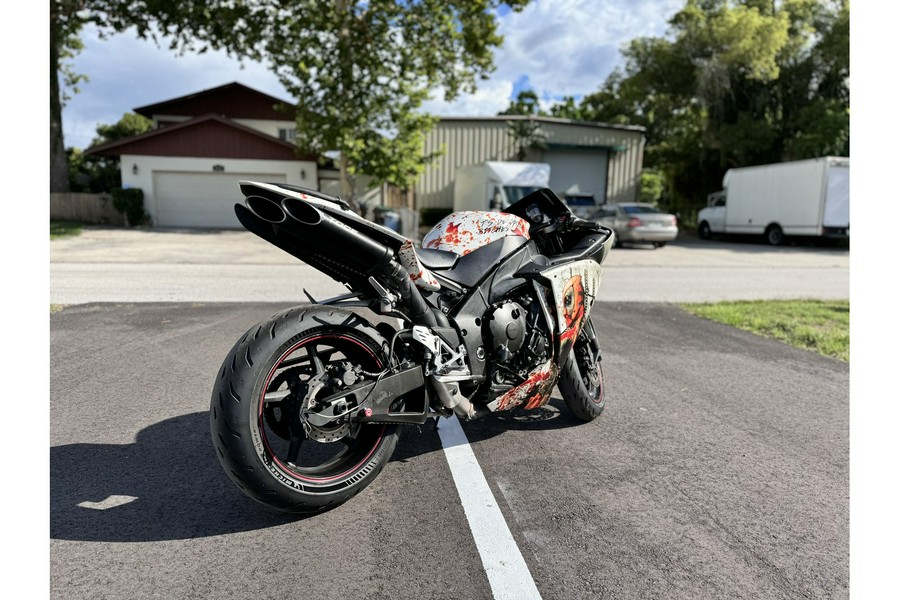 2011 Yamaha R1 1000CC