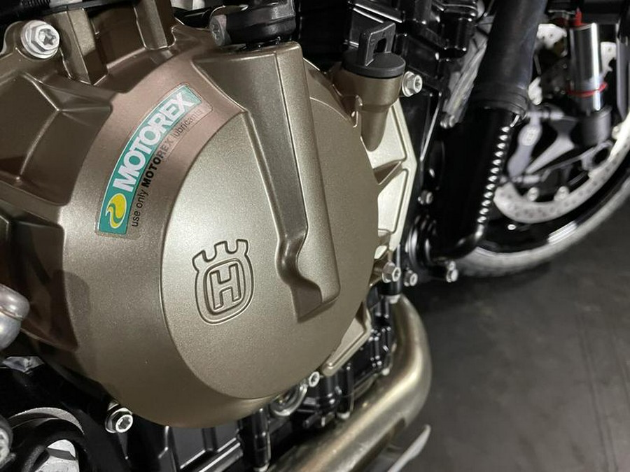 2025 Husqvarna® Svartpilen 801