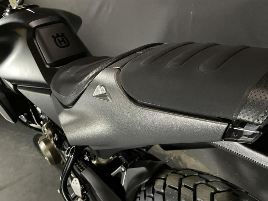 2025 Husqvarna® Svartpilen 801