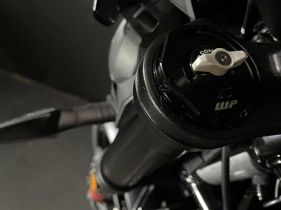 2025 Husqvarna® Svartpilen 801