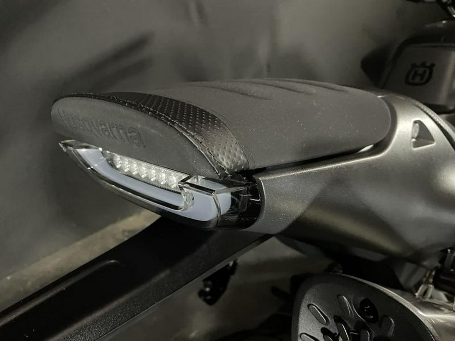 2025 Husqvarna® Svartpilen 801