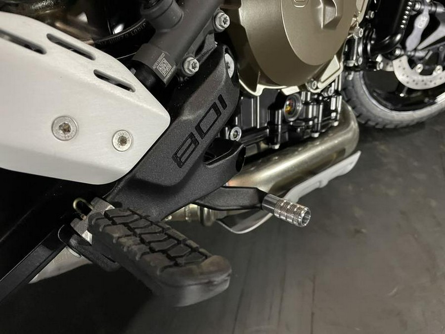 2025 Husqvarna® Svartpilen 801