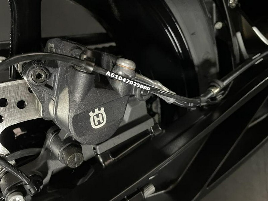 2025 Husqvarna® Svartpilen 801