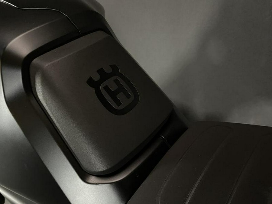 2025 Husqvarna® Svartpilen 801