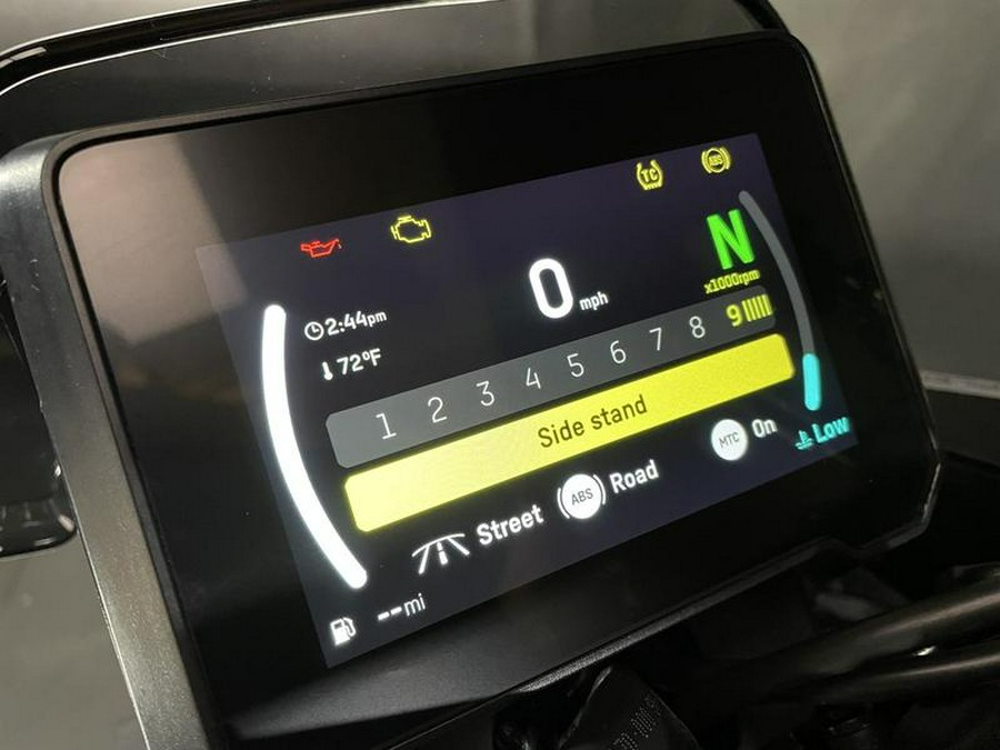 2025 Husqvarna® Svartpilen 801