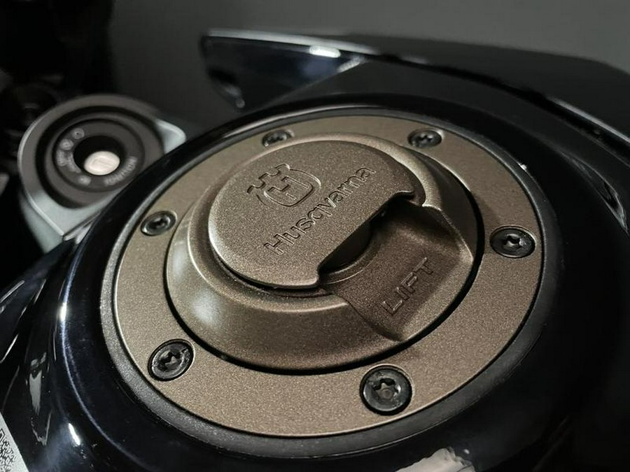 2025 Husqvarna® Svartpilen 801