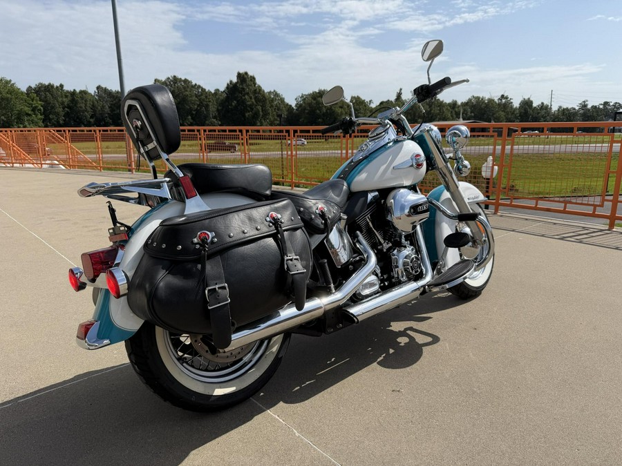 2017 Harley-Davidson® Heritage Softail® Classic Crushed Ice Pearl/Frosted Teal Pearl