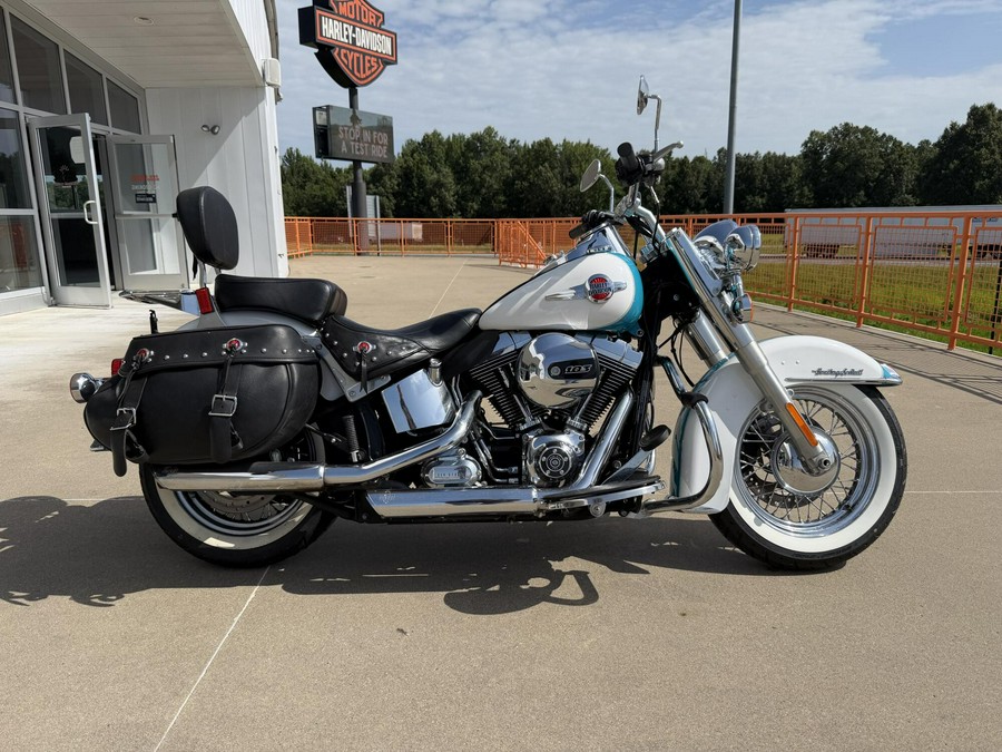2017 Harley-Davidson® Heritage Softail® Classic Crushed Ice Pearl/Frosted Teal Pearl
