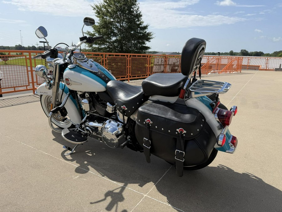2017 Harley-Davidson® Heritage Softail® Classic Crushed Ice Pearl/Frosted Teal Pearl