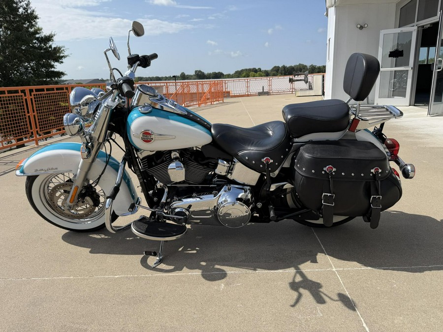 2017 Harley-Davidson® Heritage Softail® Classic Crushed Ice Pearl/Frosted Teal Pearl