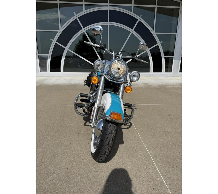 2017 Harley-Davidson® Heritage Softail® Classic Crushed Ice Pearl/Frosted Teal Pearl