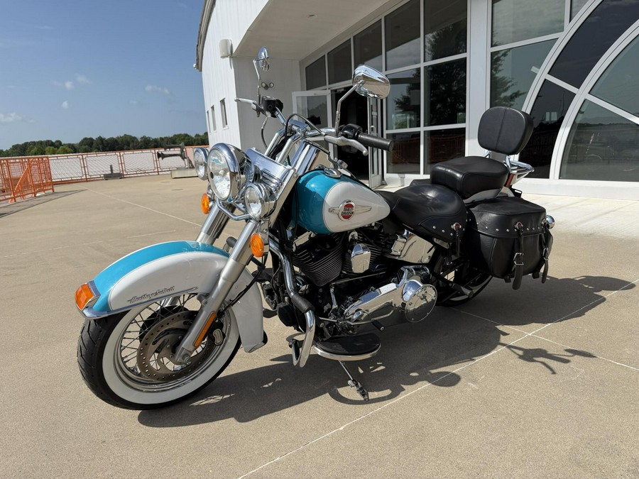 2017 Harley-Davidson® Heritage Softail® Classic Crushed Ice Pearl/Frosted Teal Pearl
