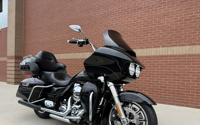 2016 Harley-Davidson® Road Glide® Ultra Vivid Black