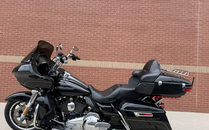 2016 Harley-Davidson® Road Glide® Ultra Vivid Black