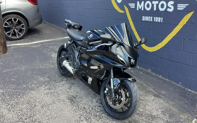 2025 Yamaha YZFR7