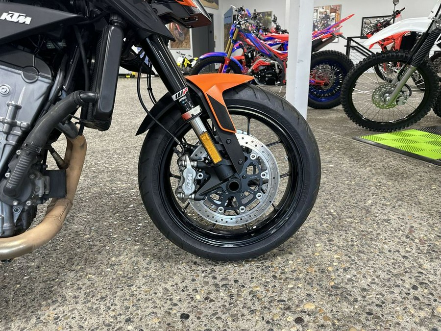 2022 KTM Duke 890