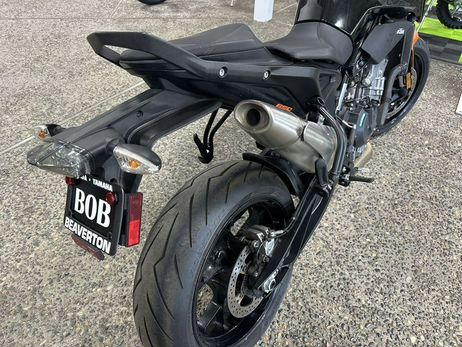 2022 KTM Duke 890