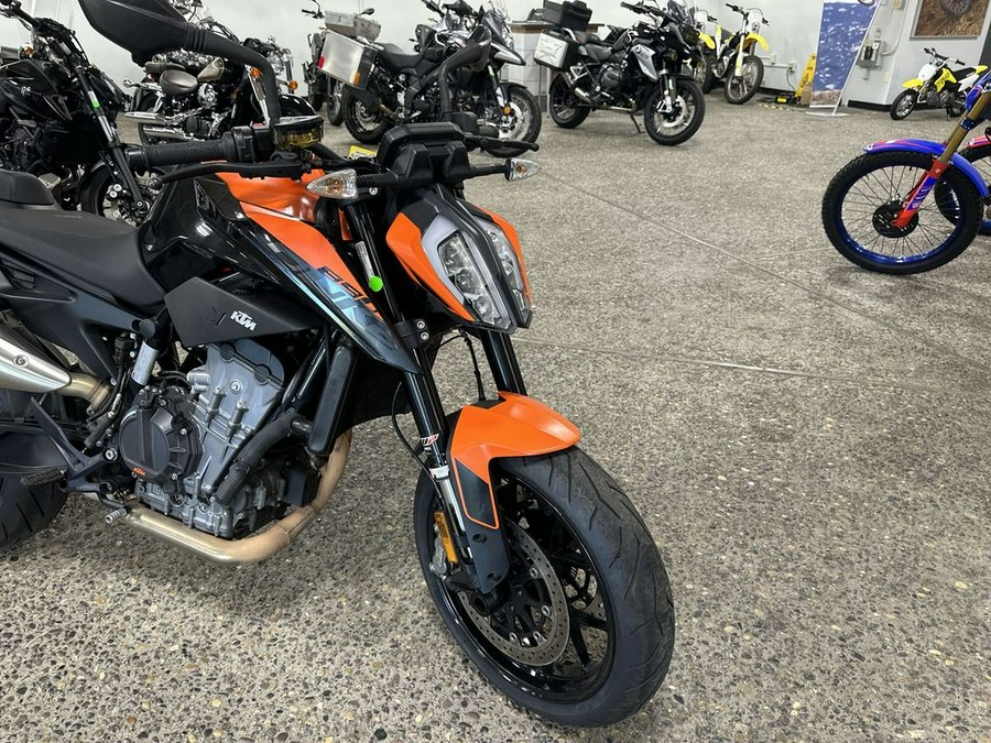 2022 KTM Duke 890