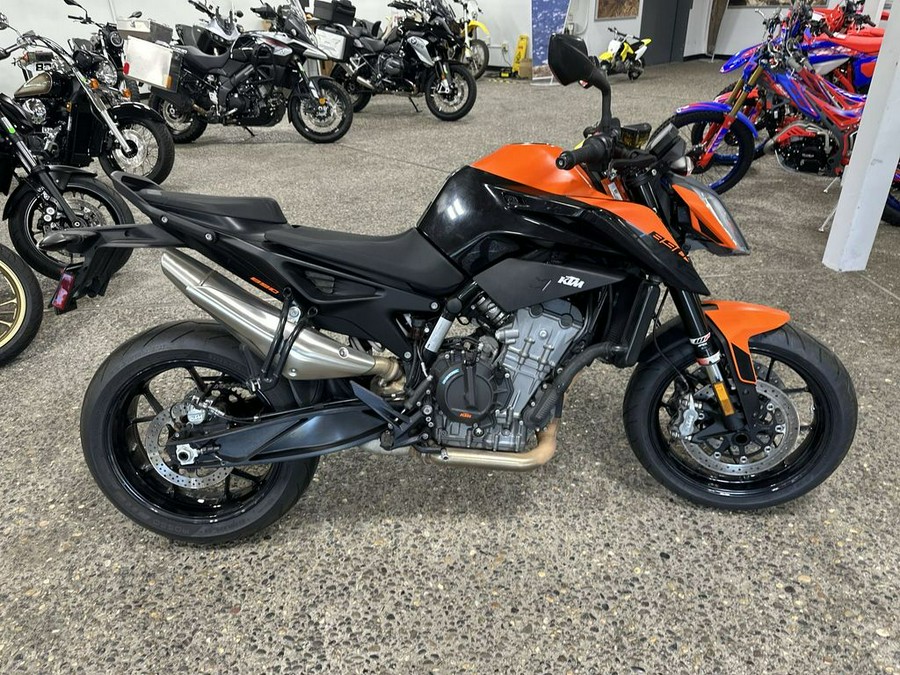 2022 KTM Duke 890