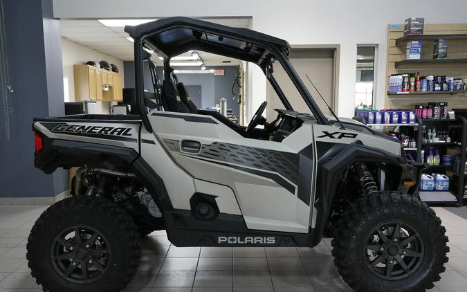 2024 Polaris Industries GENERAL XP 1000 PREMIUM - M SILVER QUARTZ