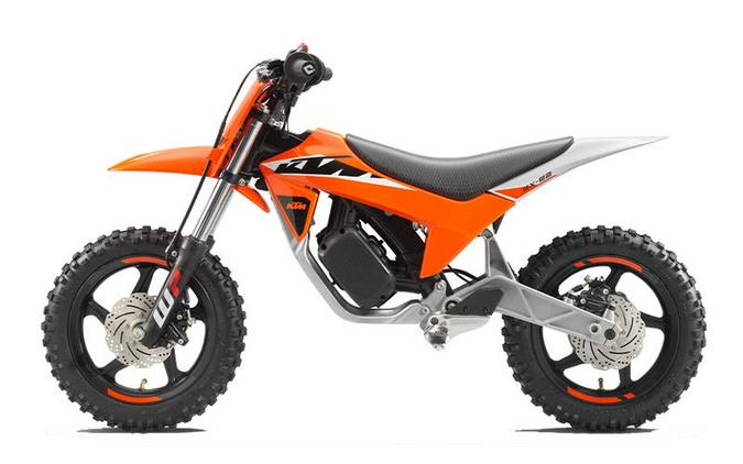 FIRST LOOK! THE ALUMINUM FRAMED 2024 KTM SX-E 2 IS COMING SOON