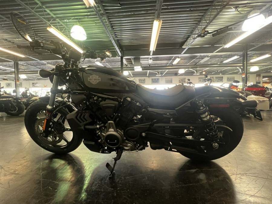 2024 Harley-Davidson Nightster™ Vivid Black RH975