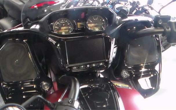 2024 Indian Motorcycle Challenger Dark Horse with PowerBand Audio Package