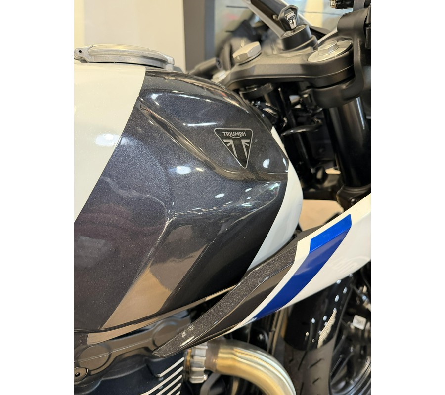 2026 Triumph Thruxton 400