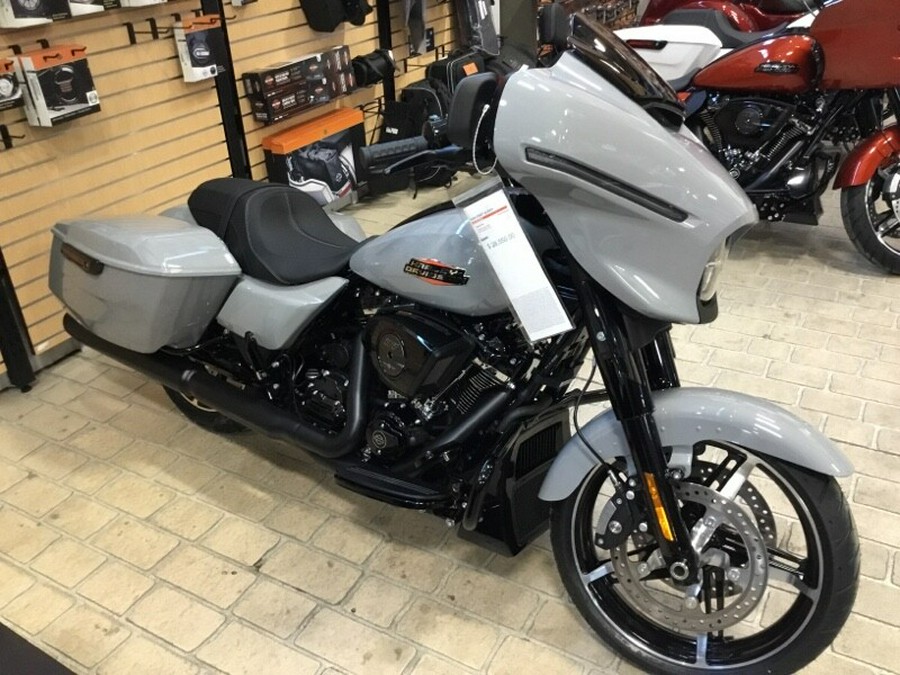 2024 HarleyDavidson® Street Glide® Billiard Gray Black Finish for