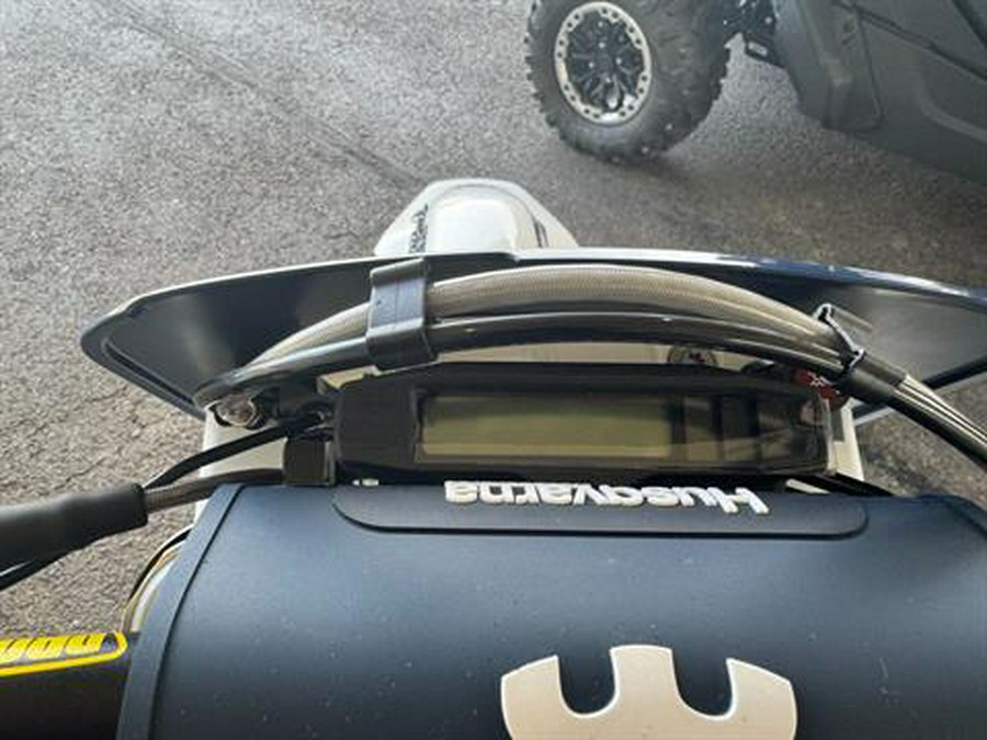 2026 Husqvarna TE 300