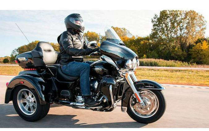 2021 Harley-Davidson® Tri Glide® Ultra Billiard Red