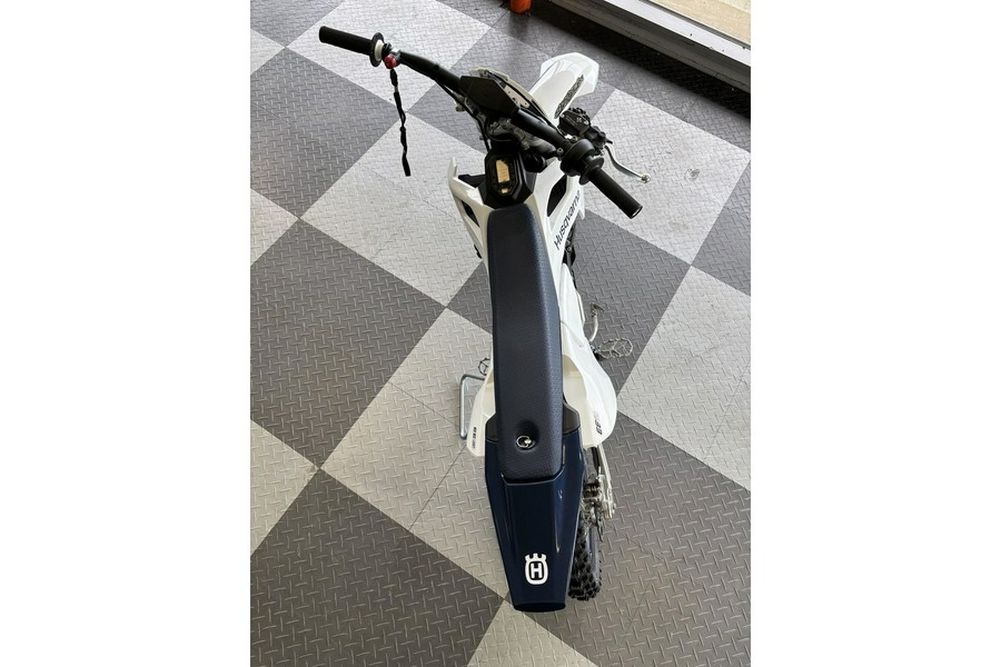 2027 EE 5 - Husqvarna Motorcycles