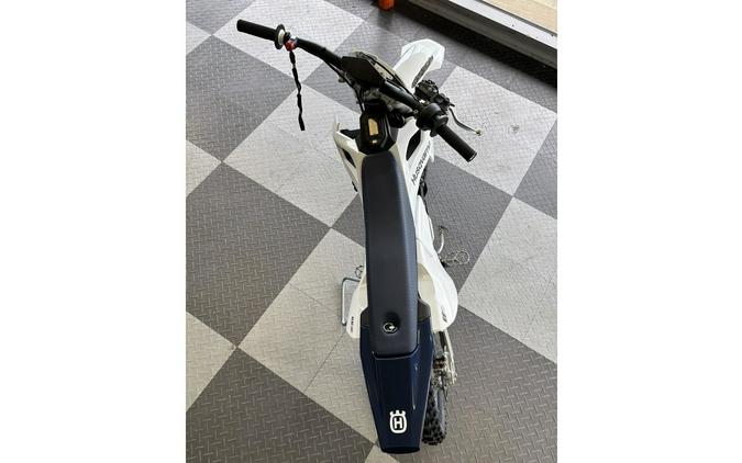 2027 EE 5 - Husqvarna Motorcycles