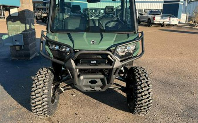 2024 Can-Am Defender DPS CAB