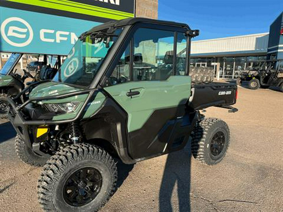 2024 Can-Am Defender DPS CAB