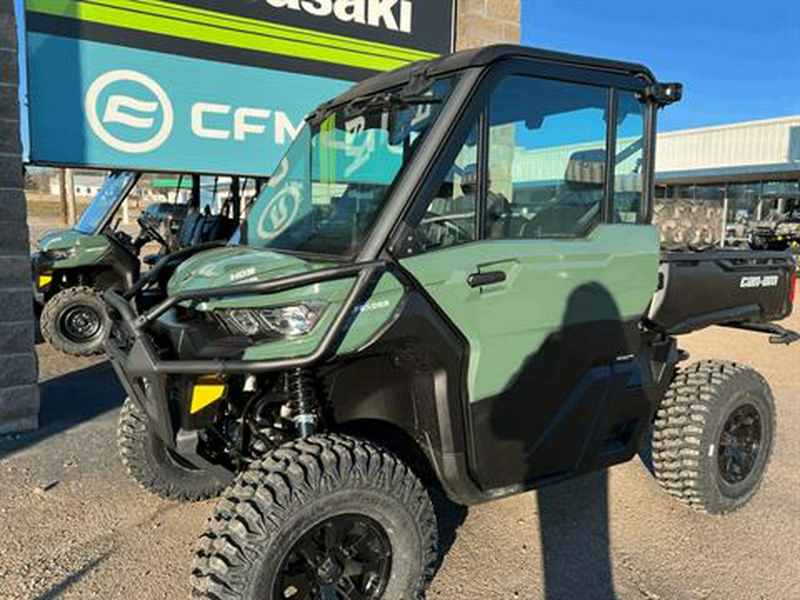 2024 Can-Am Defender DPS CAB