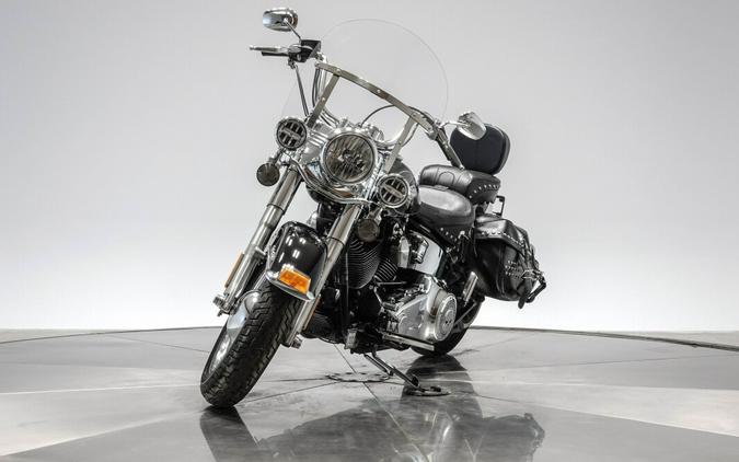 2015 HARLEY-DAVIDSON FLSTC HERITAGE CLASSIC in Vivid Black