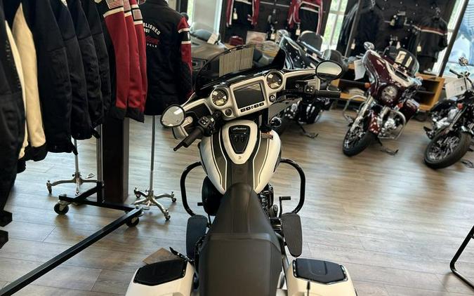 2024 Indian Motorcycle® Chieftain® Dark Horse® w/Powerband Audio Pkg Ghost White Metallic Smoke wit