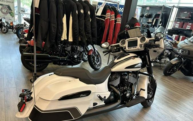 2024 Indian Motorcycle® Chieftain® Dark Horse® w/Powerband Audio Pkg Ghost White Metallic Smoke wit