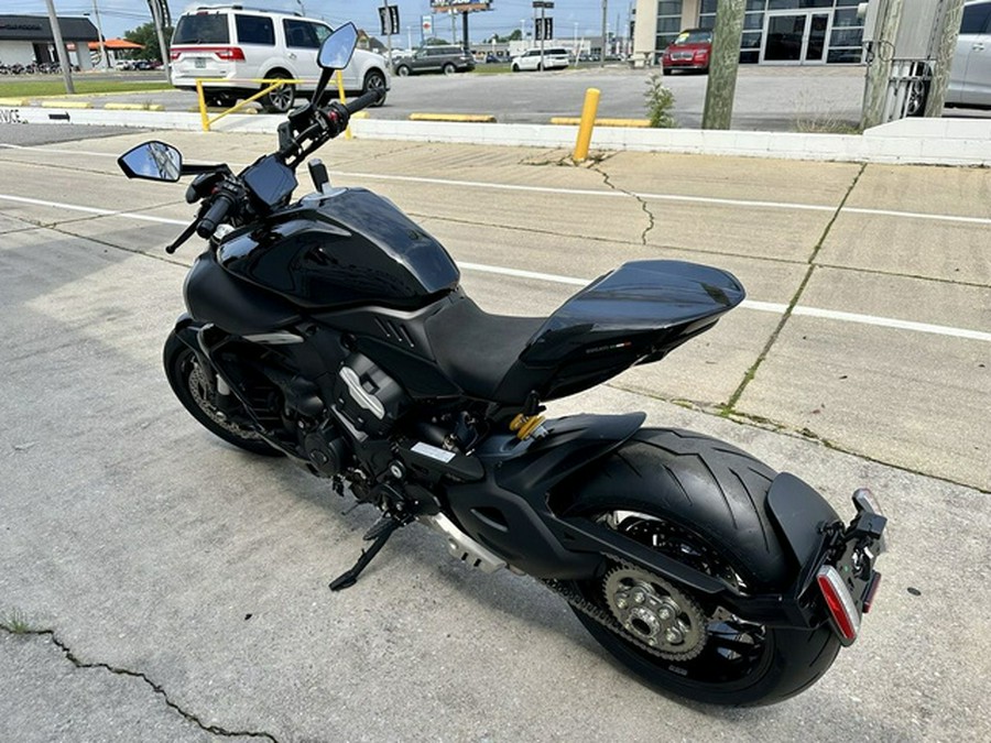 2023 Ducati Diavel V4 Thrilling Black