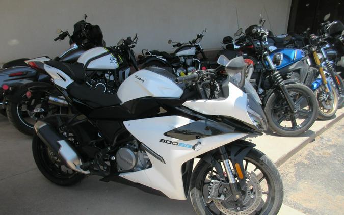 2025 CFMOTO 300SS