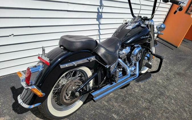 2019 Harley-Davidson Deluxe Vivid Black