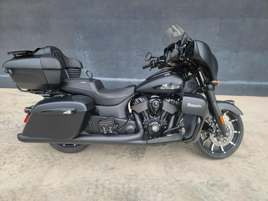 2025 Indian Motorcycle Roadmaster® Dark Horse® with PowerBand Audio Package