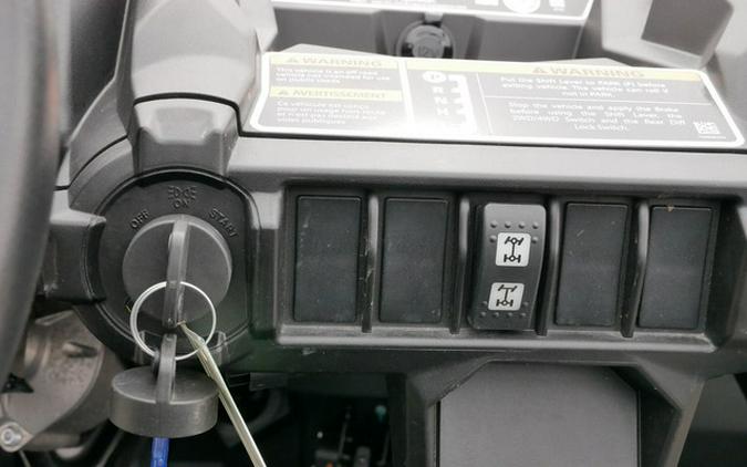 2025 Can-Am Maverick Trail DPS 700