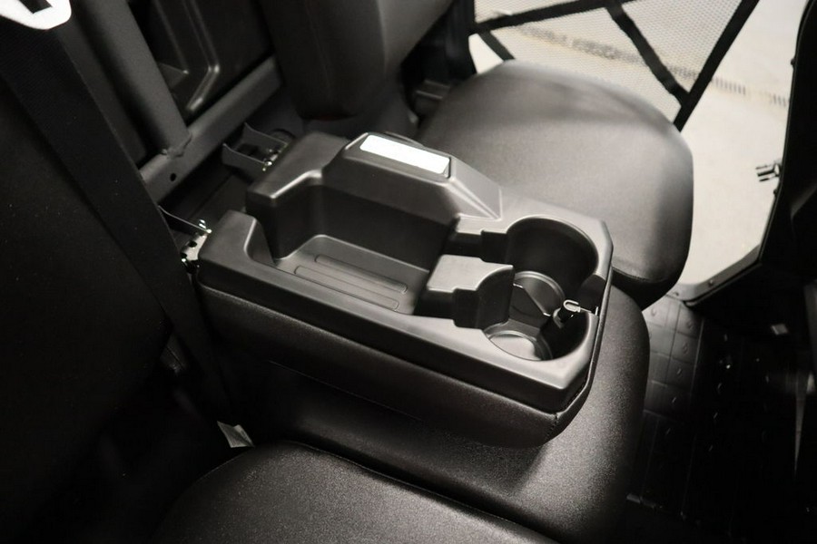 2025 Can-Am® Defender MAX HD7