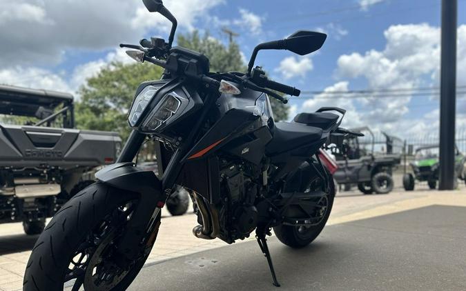 2022 KTM 890 Duke