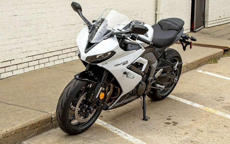 2025 Triumph Daytona 660 Snowdonia White/Sapphire Black